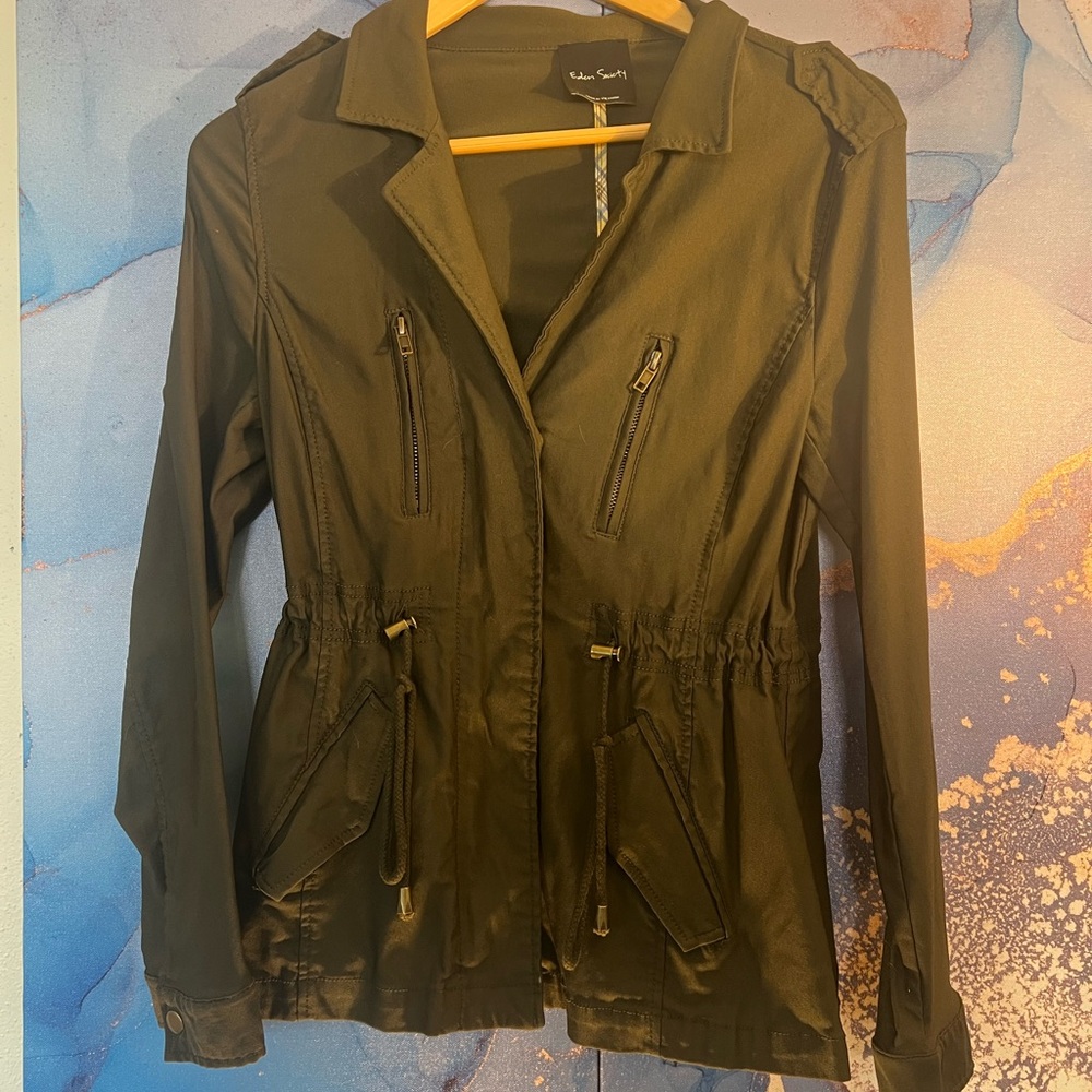 Green Blazer with Lightweight Design and Standard Collar